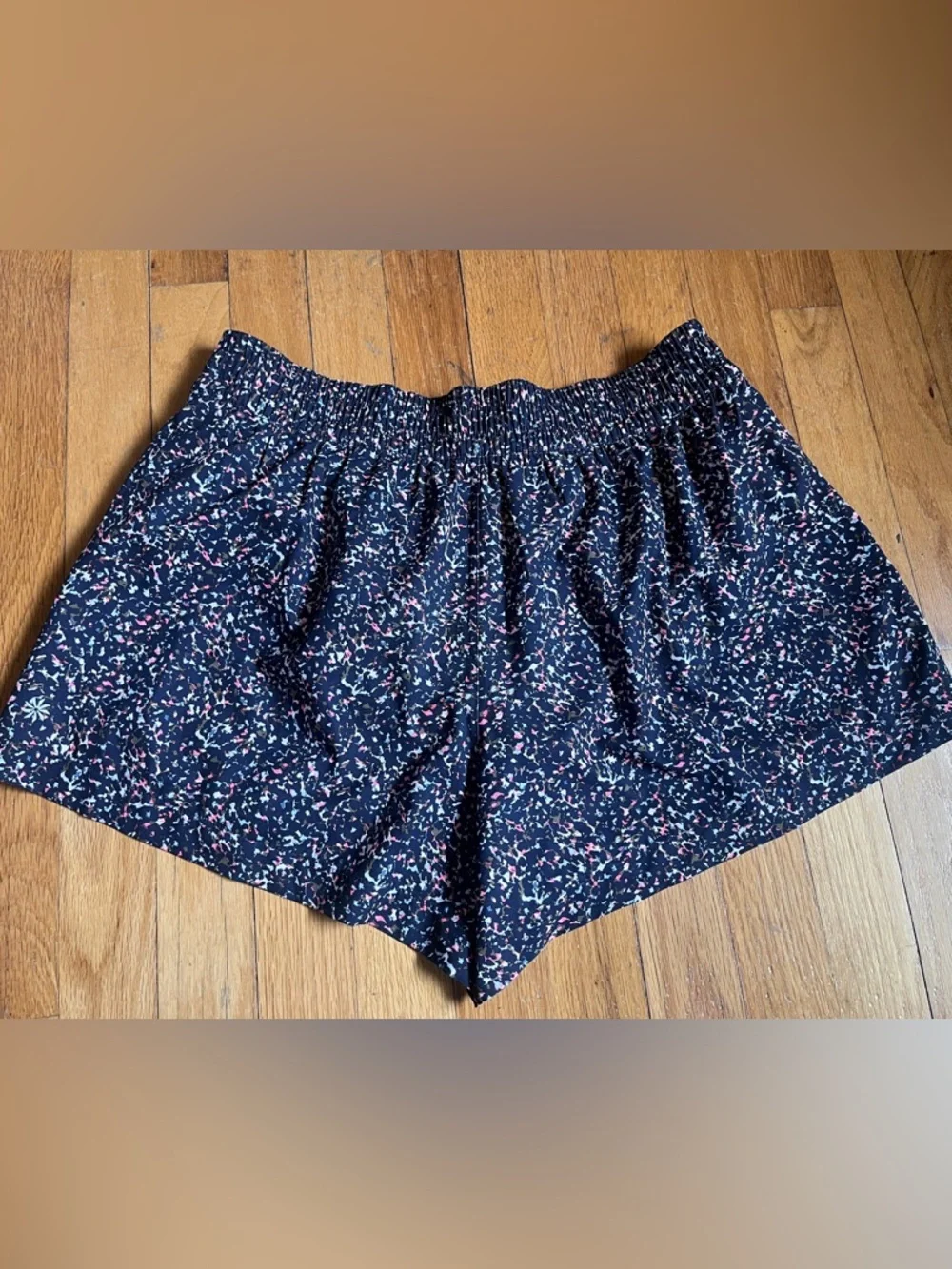 ATHLETA Weekender Mid Rise 3" Run Short Sz M Misha camo navy - Picture 6 of 12
